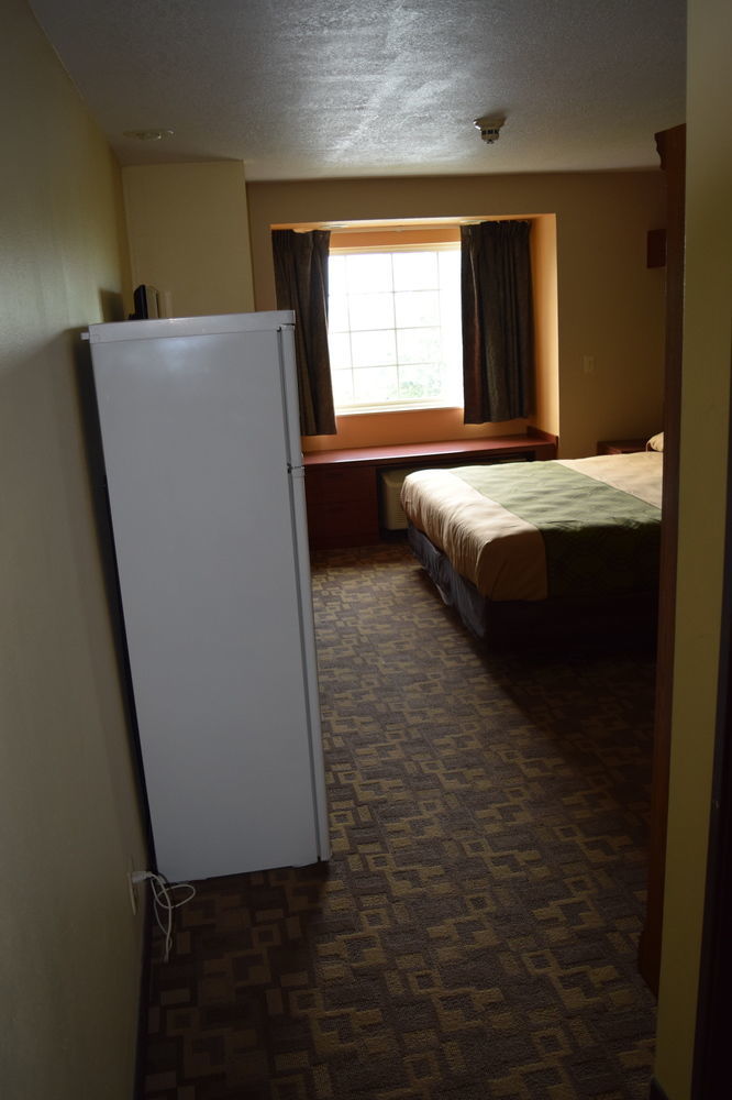 Knights Inn & Suites St. Clairsville Экстерьер фото